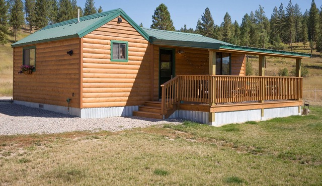 Cozy Bunk House situated next to main house for additional guests