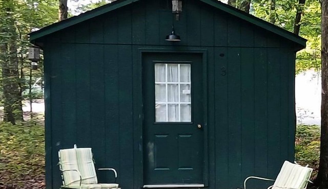 Cozy Bunkhouse for Two Nestled in the Trees near Graysville, Tennessee