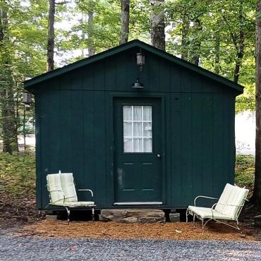 Cozy Bunkhouse for Two Nestled in the Trees near Graysville, Tennessee