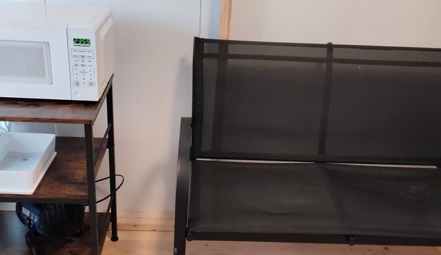 Cozy Bunkie Cabin(dbl bed with dbl Bunkie bed) close to lakes,zipline &vineyards