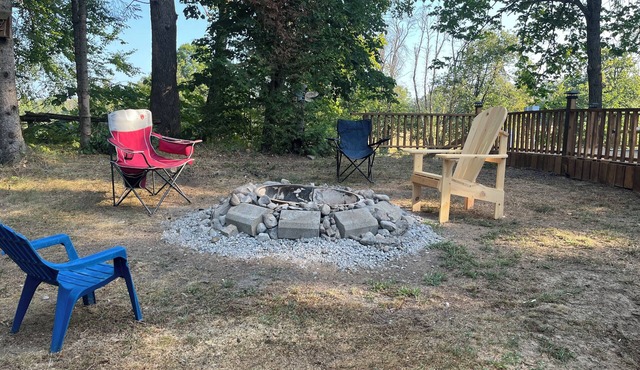 Cozy Burnt Riverfront Retreat