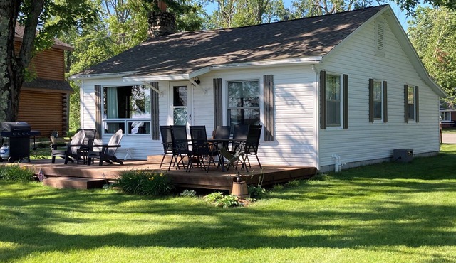 Cozy Burt Lake Waterfront Cottage