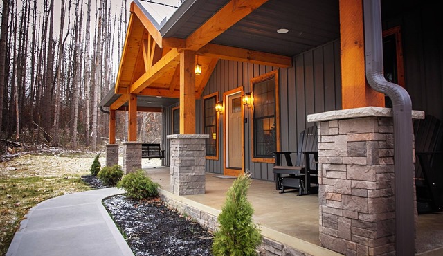 Cozy but modern retreat in Amish Country with hot tub, game room, and Starlink