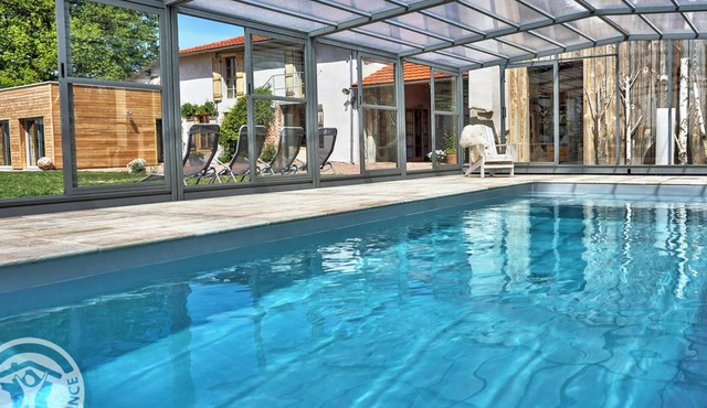 Cozy cottage with spa and sauna in Saint-Germain-Lespinasse