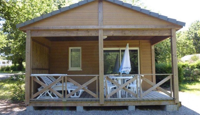 Cozy chalet for 4 with terrace in Sainte-Reine-de-Bretagne