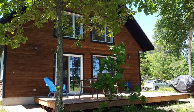 Cozy country house in a peaceful environment with a panoramic view on the river