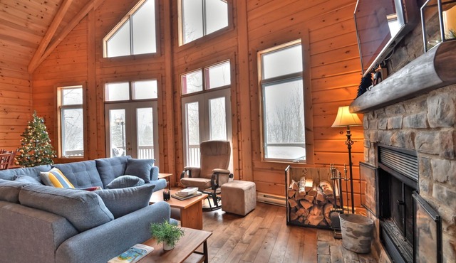 Cozy cottage with Lake View, Spa, SKI (Pet-friendly)