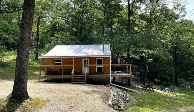 Cozy Cabin minutes from the Buffalo National River at Historic Erbie!