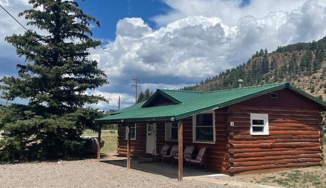 Cozy cabin #1 at Aspen Ridge Cabins