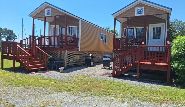 Cozy cabin #1 on Neuse River in charming Oriental with WiFi, AC