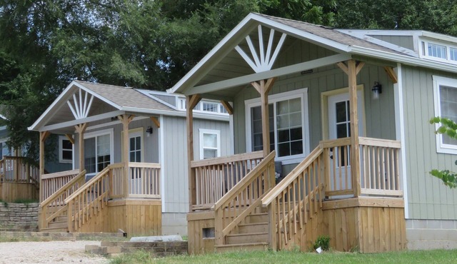 Cozy cabin 2 in wonderful Nebraska City with WiFi, AC