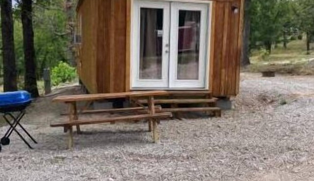 Cozy Cabin #2 located 1 mile from Bennett Spring state park