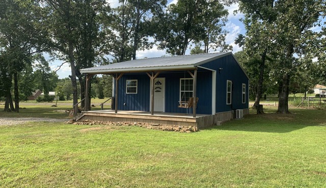 Cozy cabin 2 miles from Little Red River world renowned trout fishing