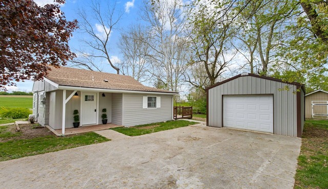 Cozy Cabin/2 queen beds/Loft - 2 beds/Country Side - Central location