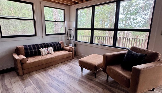 Cozy cabin 25 minutes from La Crosse,Winona & Arcadia.Overlooks the Black River!
