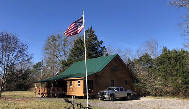 Cozy Cabin 25 minutes from UofA!