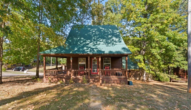 Cozy Cabin 3.5 min from Sportman's!