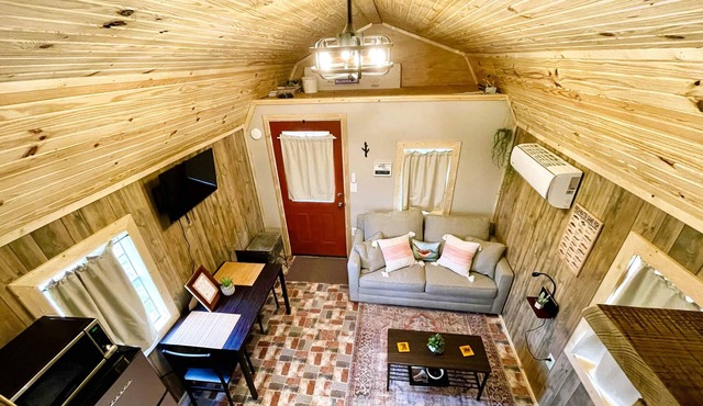 Cozy cabin. 5 miles from National forest for hiking atv adventures and more