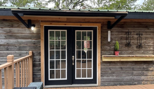 Cozy Cabin 5 minutes to Boat Ramp at Sommerville Lake. Pet friendly!