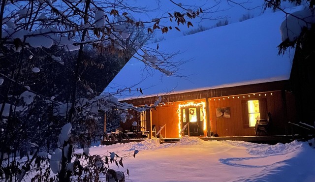 Cozy cabin, amazing location for snowmobiling, skiing, hiking, climbing.