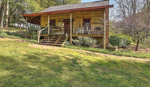 Cozy Cabin at Historic Gillespie Stone House