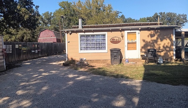 Cozy cabin at Lake Leon. Perfect for fisherman or lake enthusiasts