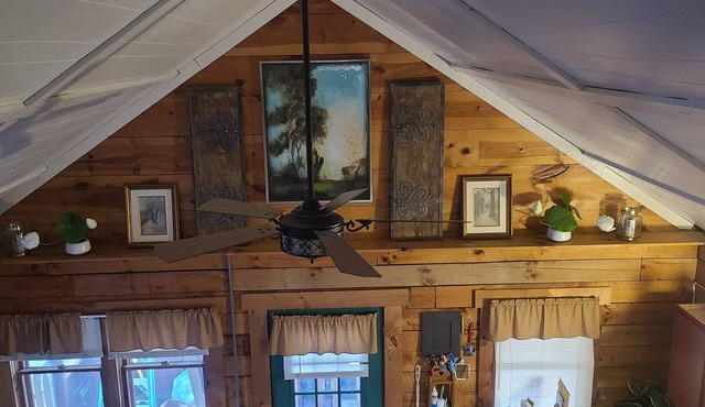 COZY CABIN AT PATOKA LAKE(in happy hollow)