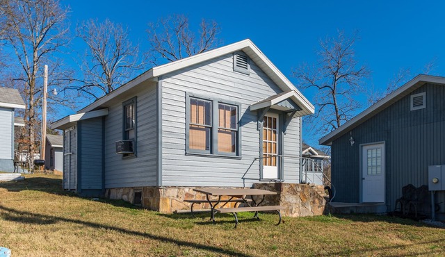 Cozy Cabin at Rockaway Rentals near Branson
