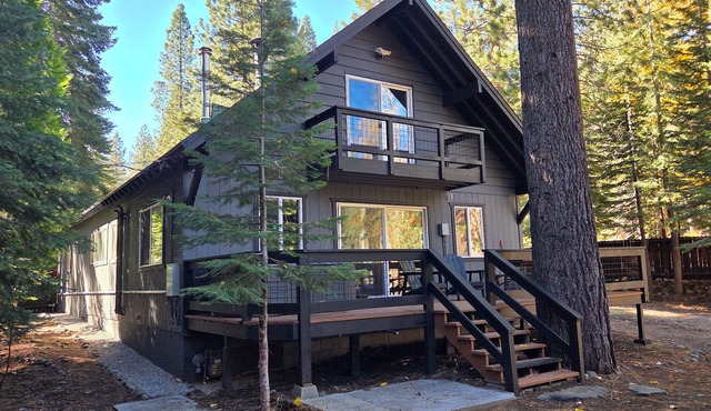 Cozy Cabin at Tahoe: Direct Access to Natural Pond