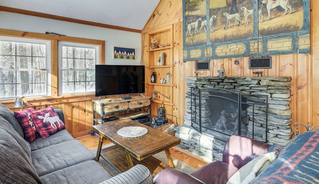 Cozy Cabin Between Stratton Resort & Mount Snow
