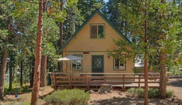 Cozy Cabin: border of Tahoe City and Carnelian Bay