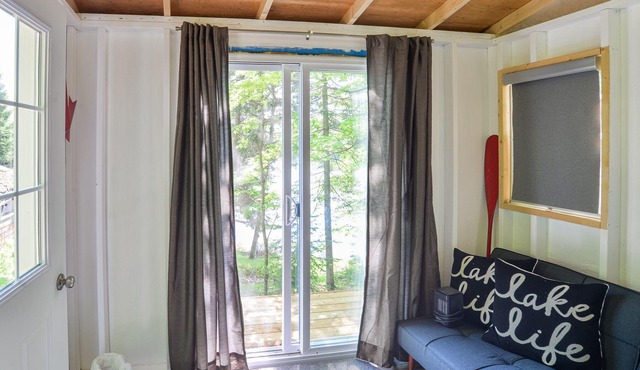 Cozy Cabin + Bunkie~lakefront~muskoka~watertoys