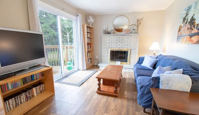 Cozy Cabin by 2 Pristine Beaches