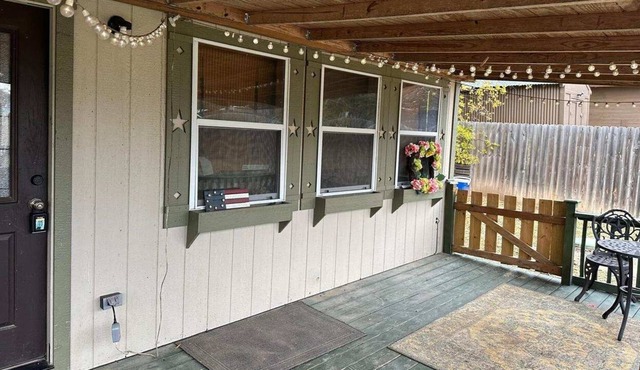 Cozy Cabin by Lake Whitney!