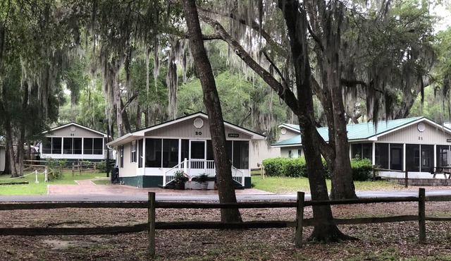 Cozy Cabin by the Lake - Salt Springs Resort