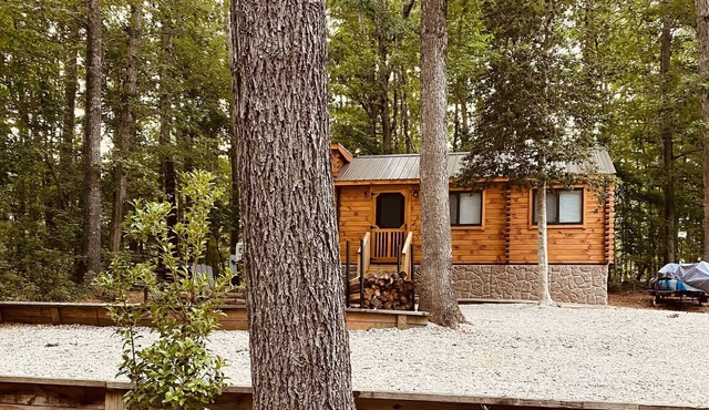 Cozy cabin by the lake