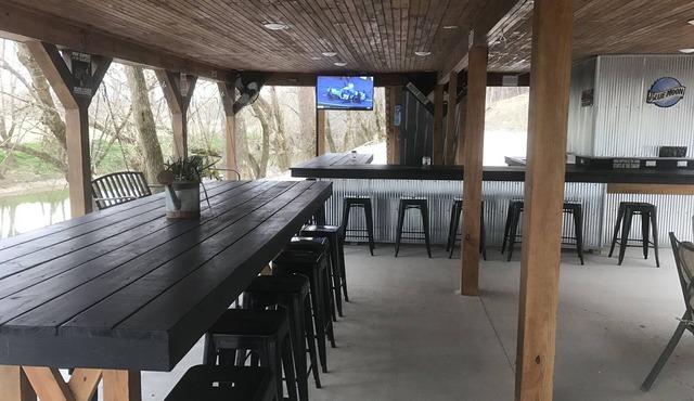 Cozy Cabin center of Bourbon Trail, Near Bardstown, beautiful country views