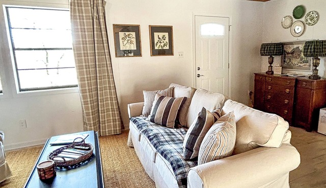 Cozy Cabin, Central AC, 5 Min. to Buffalo River, Pets & Families Welcome!