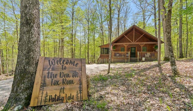 Cozy cabin close to Patoka Lake main entrance!