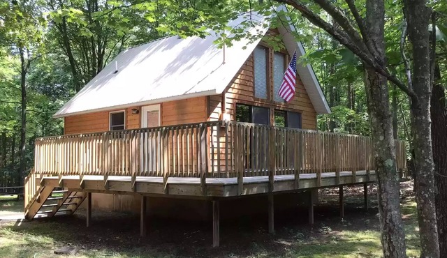 Cozy Cabin Cozy Cabin in the Woods - Near Cacapon Park & Berkeley Springs.
