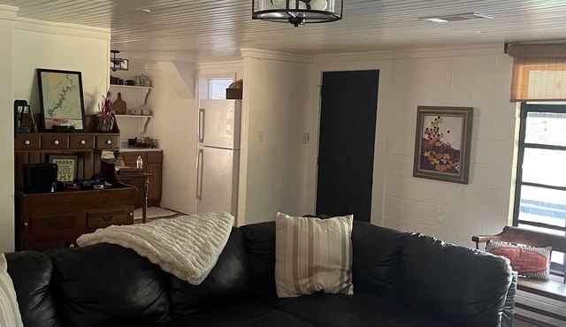 Cozy cabin, easy lake access, Ridge Route, Lake Tenkiller-close to Fin & Feather