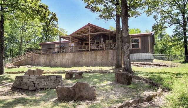 Cozy cabin escape- Unwind by the firepit & relax on the spacious deck