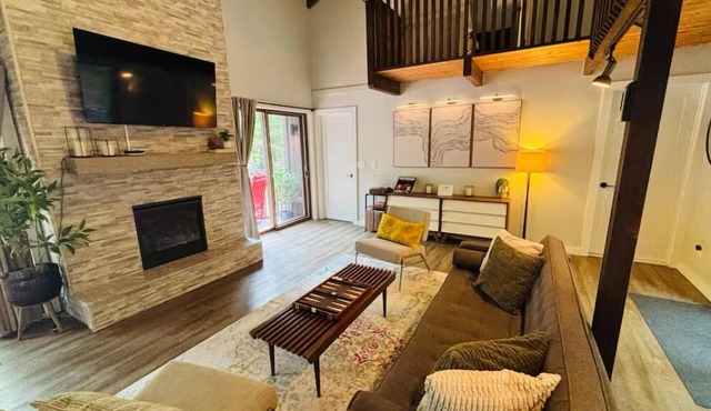 Cozy Cabin Escape w. Fireplace + Fire Pit