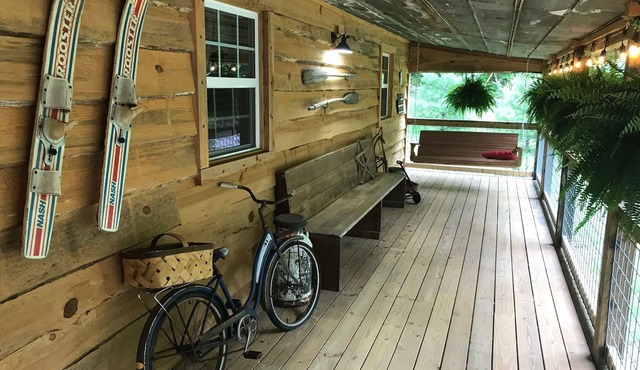 Cozy Cabin, Fire Pit, with Hot Tub Next To Rock Island State Park