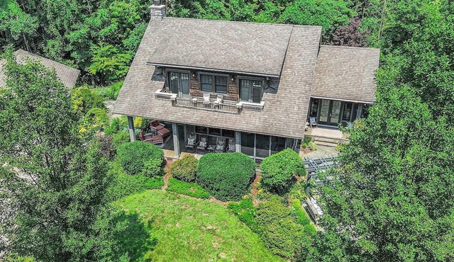 Cozy Cabin for a Peaceful Getaway on Private 20-acres of Woods with Pond