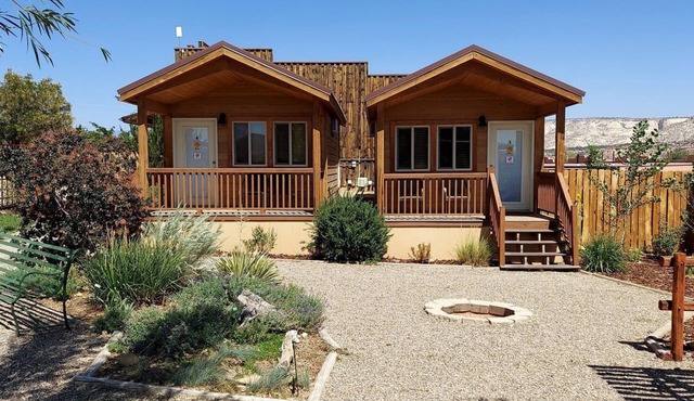 Cozy Cabin for Two in Escalante, Utah - Perfect for a Romantic Mountain Getaway