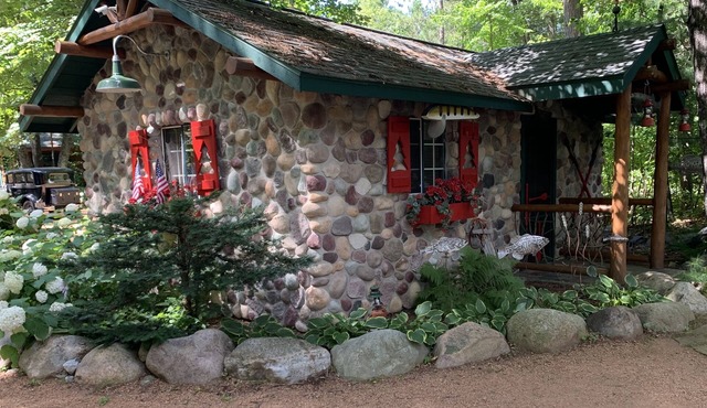 Cozy cabin gas fireplace heated floors one bedroom studio