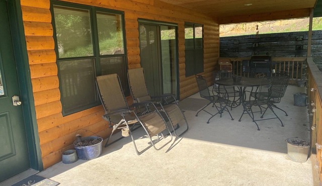 Cozy Cabin get away - walking distant to beach