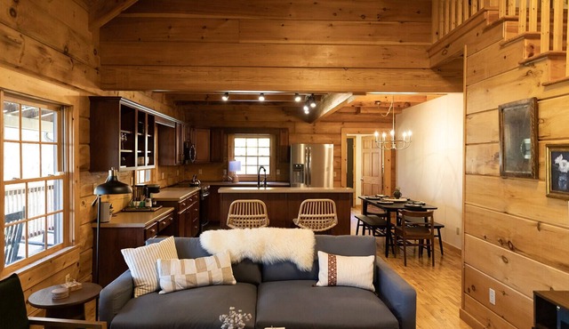 Cozy Cabin Getaway in the Heart of Middle Tennessee perfect for a wooded retreat