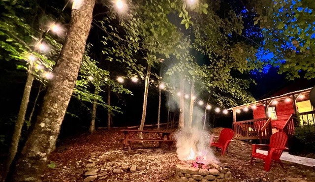 Cozy cabin getaway close to hiking, skiing, sightseeing, and Bristol!